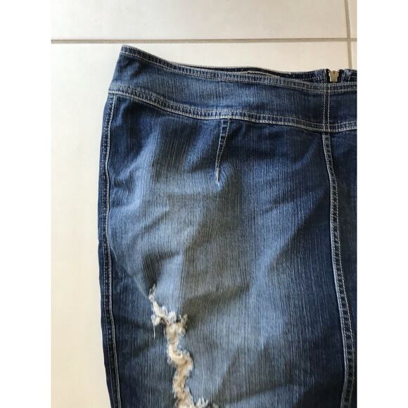 Torrid Distressed Exposed Zip Stretch Denim Skirt - Picture 3 of 9